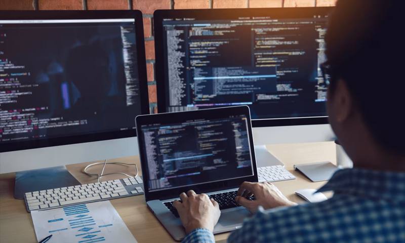 数据科学选型：R与Python如何赋能昭通网站建设？